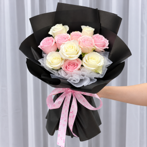 RS141 - Blush in Black ~ Fresh Flower 鲜花